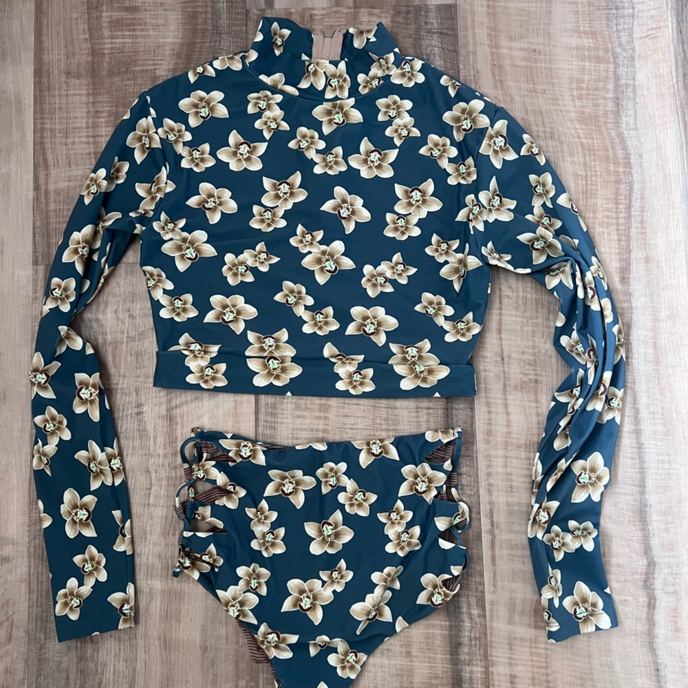 Acacia Swim Set, L Indo Top & XL Queens Bottom in Tropic